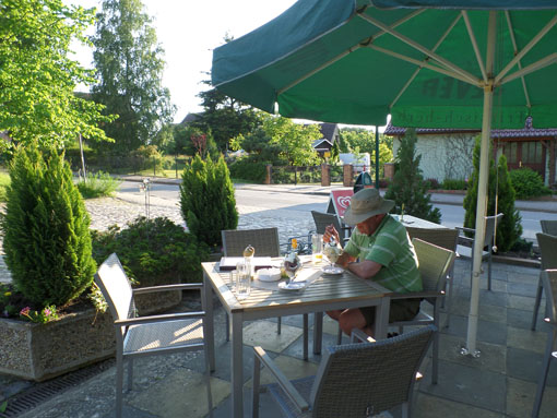 Toetje na het diner in "Das Kaminhaus" in Wüstrow. Het was er druk en we kregen een drankje van het huis als compensatie voor het lange wachten.