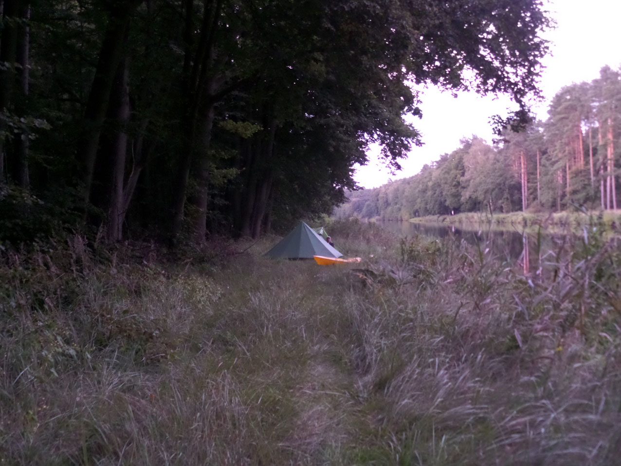 Aan de westoever van het Oder-Havel Kanal tussen km-aanduiding 34 en 35