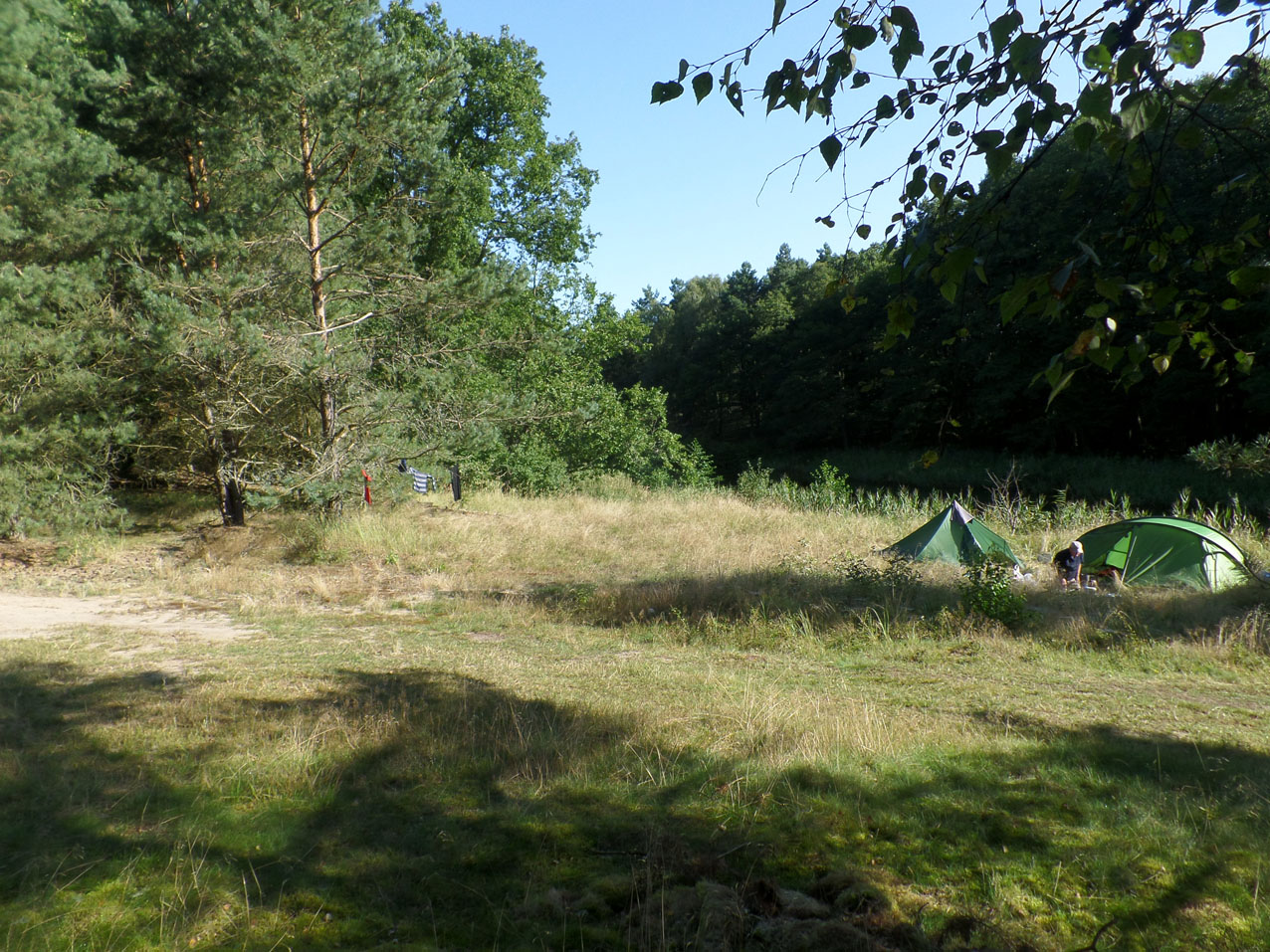 In de ochtendzon zijn de tentjes snel droog
