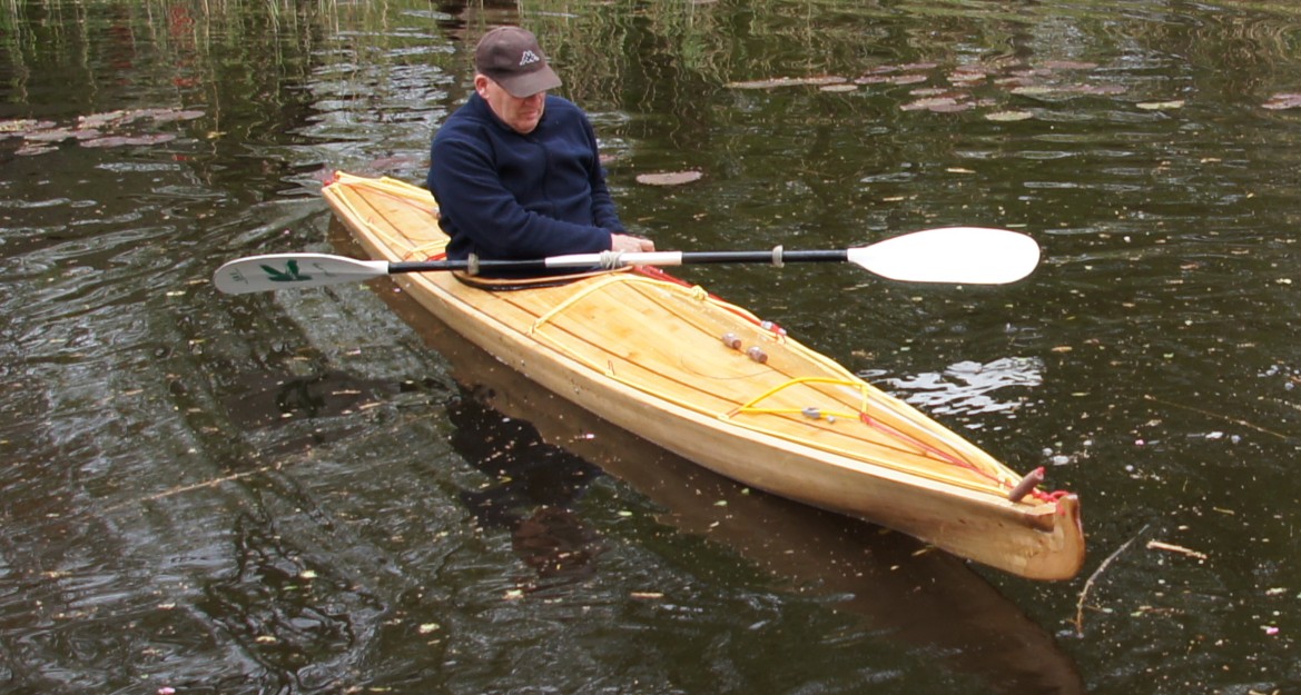 De scheg functioneert niet goed. De bedieningsdraden lopen vast als ze nat ijn.
