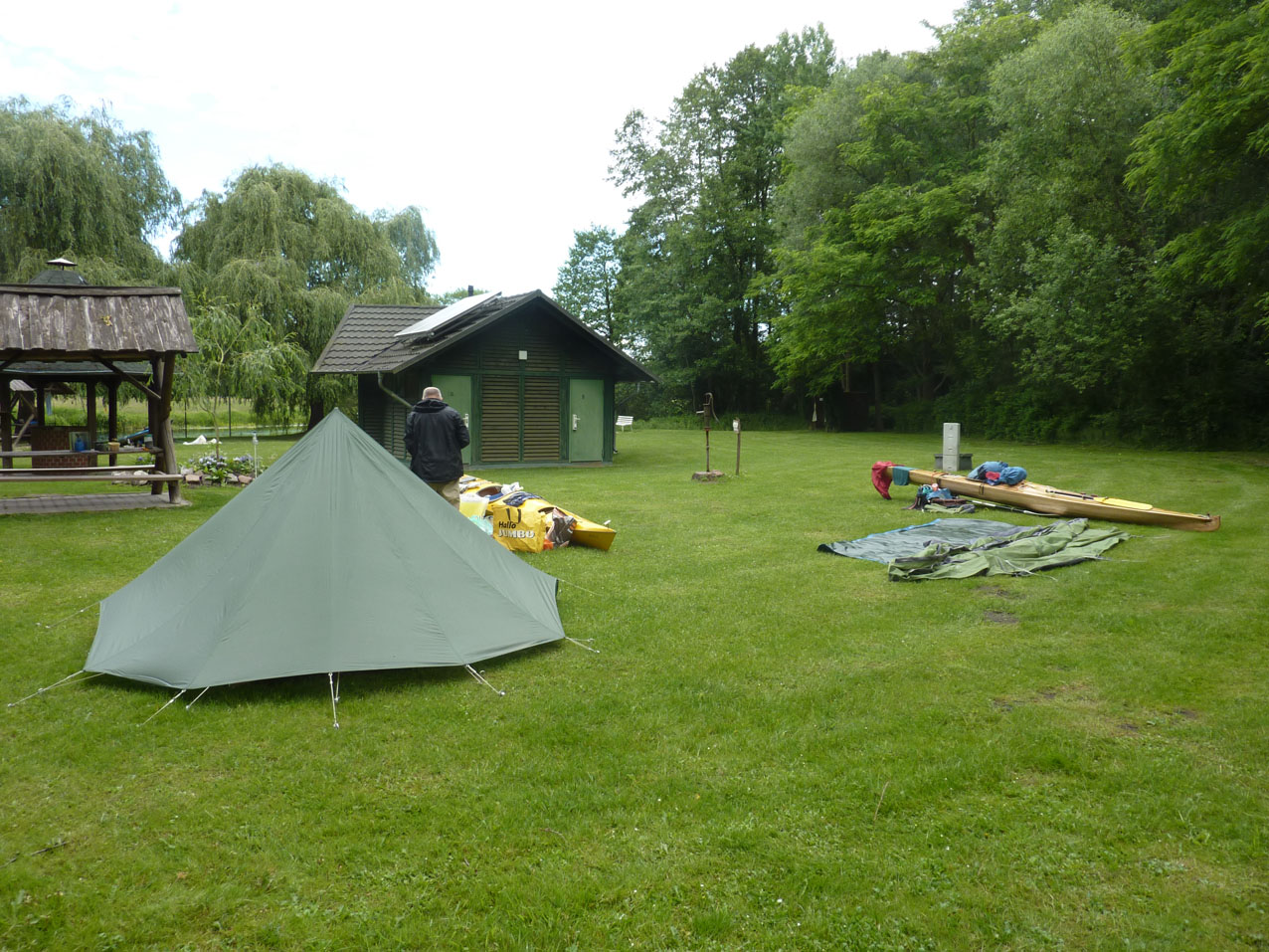 Deze keer ligt mijn tentje eerder plat dan die van Jan