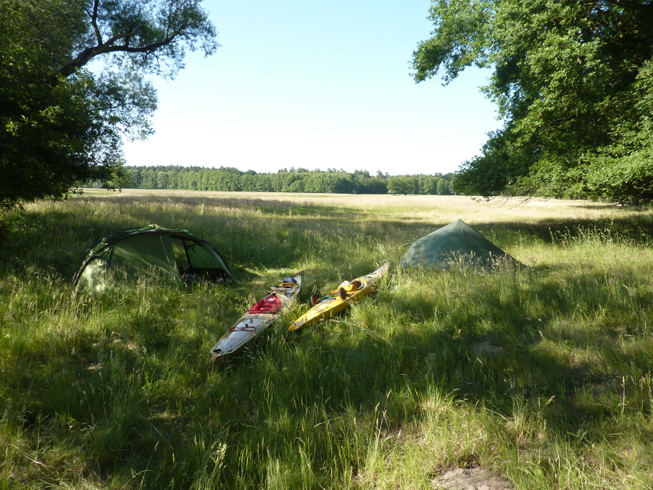 11 juni 2017 8.45. De tentjes zijn droog in de ochtendzon. Tijd om in te pakken.