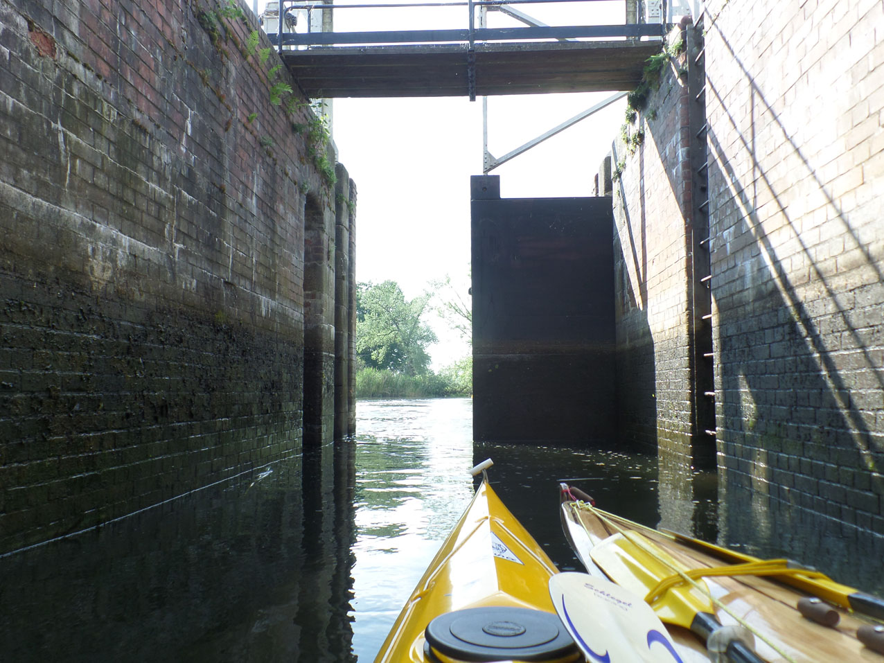 De sluis bij de ingang van de Drahendorfer Spree, 2 km voor Neubrück